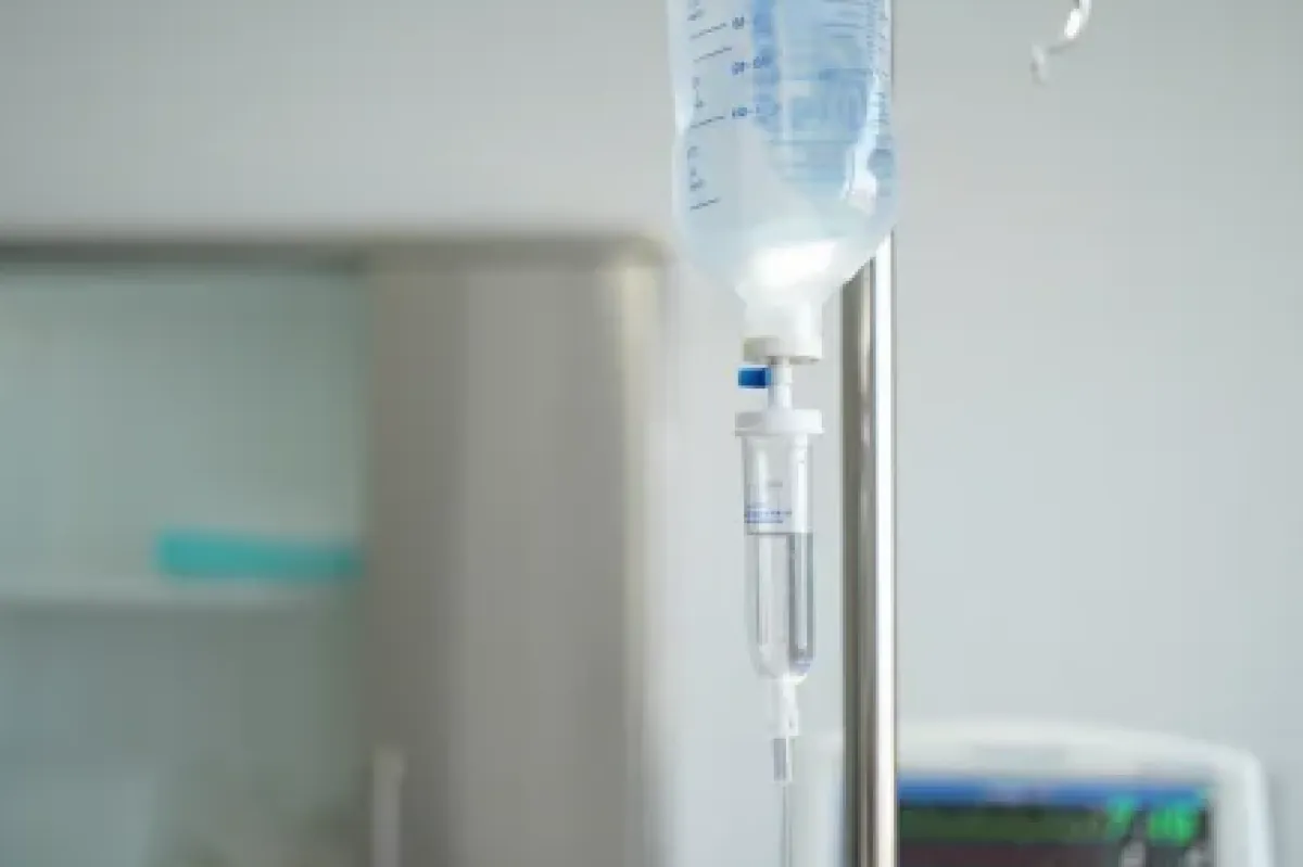 Медицинская капельница в клинике
